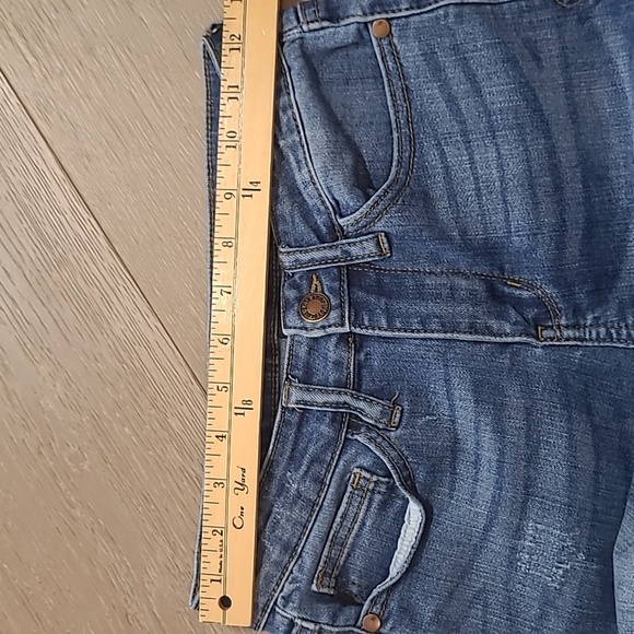 Judy Blue Jeans Women's sz 26 Relaxed Fit Mid Rise Distressed Crop Denim Jeans - Picture 11 of 14